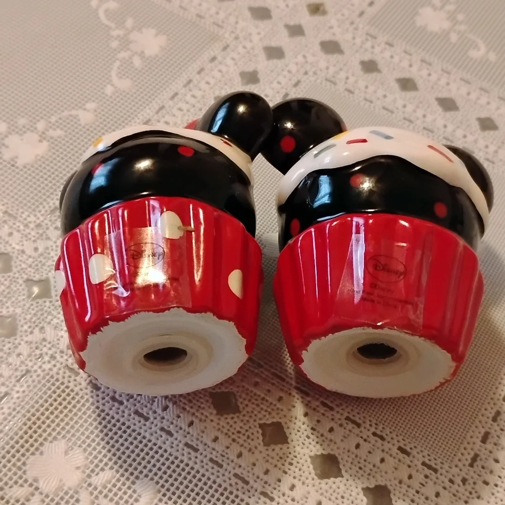 🆕 Disney Mickey & Minnie Mouse Ceramic Cupcake Salt & Pepper Shakers, NWOB
